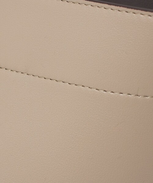 UNITED ARROWS(ユナイテッドアローズ)の「クラスプ ワンハンドル ショルダーバッグ(ショルダーバッグ・レディース・ベージュ/ブラック・FREE)」の17枚目の写真