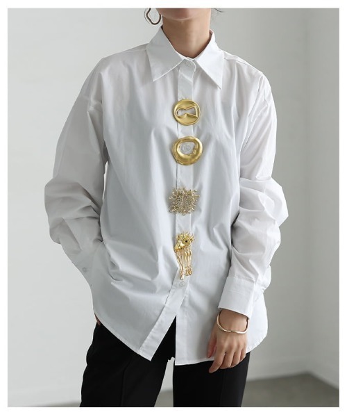 Sawa a la mode(サワアラモード)の「ブローチ付きオーバーサイズシャツ(シャツ/ブラウス・レディース・ホワイト/ブラック・FREE)」の10枚目の写真
