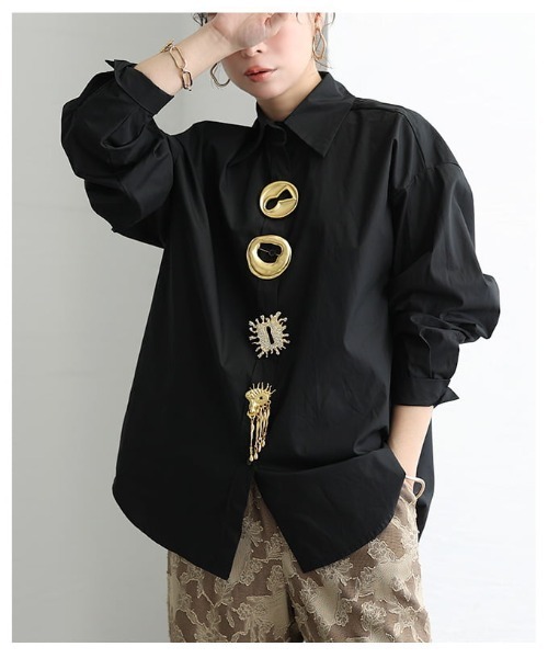 Sawa a la mode(サワアラモード)の「ブローチ付きオーバーサイズシャツ(シャツ/ブラウス・レディース・ホワイト/ブラック・FREE)」の16枚目の写真