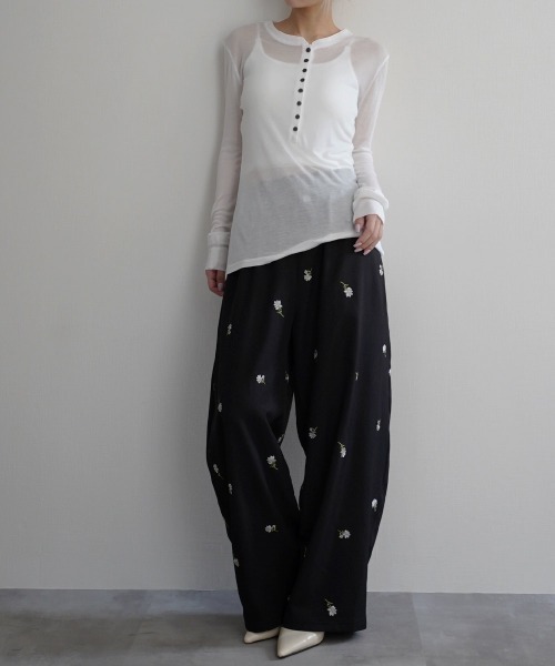 Rashik(ラシク)の「【Rashik】フラワー刺繍バレルパンツ(その他パンツ・レディース・ブラック/グレイッシュベージュ・FREE)」の10枚目の写真