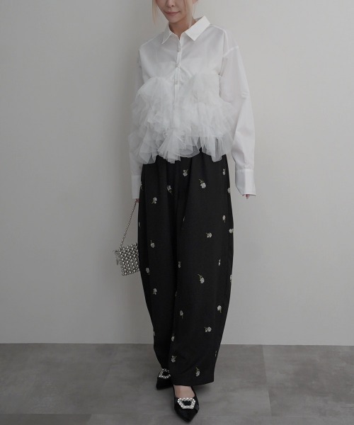 Rashik(ラシク)の「【Rashik】フラワー刺繍バレルパンツ(その他パンツ・レディース・ブラック/グレイッシュベージュ・FREE)」の8枚目の写真