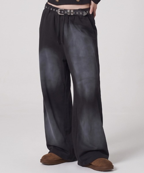 A'gem(エージェム)の「A'GEM/9 × .kom 『A'gem/エージェム』SPRAY SWEAT WIDE PANTS/スプレースウェットワイドパンツ(スウェットパンツ・メンズ・ブラック/グレー・LARGE)」の1枚目の写真