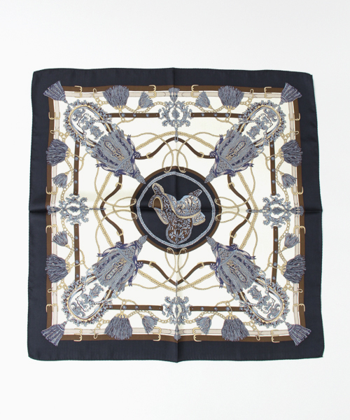 URBAN RESEARCH(アーバンリサーチ)の「UR 63×63 シルクスカーフ(バンダナ/スカーフ・レディース・ボルドー/ネイビー・FREE)」の2枚目の写真