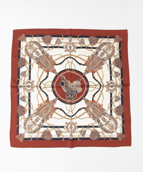 URBAN RESEARCH(アーバンリサーチ)の「UR 63×63 シルクスカーフ(バンダナ/スカーフ・レディース・ボルドー/ネイビー・FREE)」の1枚目の写真