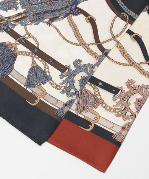 URBAN RESEARCH(アーバンリサーチ)の「UR 63×63 シルクスカーフ(バンダナ/スカーフ・レディース・ボルドー/ネイビー・FREE)」の9枚目の写真