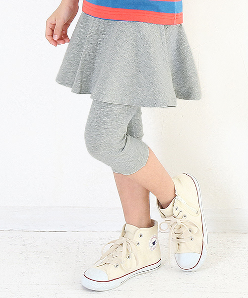 devirock(デビロック)の「全14柄 ポケット付6分丈レギンス付フレアスカート スカッツ スカート付レギンス(スカート・キッズ・ブラック/ストライプ/カモフラージュ/パープル/ピンク/ヘザーチャコール/ブルー系その他2/チャコールグレー×ブラック/杢グレー/ブルー系その他/ターコイズブルー/グリーン系その他/ネイビー/ライトイエロー/ブラック系その他/レッド系その他/パープル系その他・90cm/100cm/160cm/150cm/110cm/140cm/130cm/120cm)」の4枚目の写真