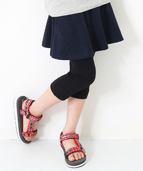 devirock(デビロック)の「全14柄 ポケット付6分丈レギンス付フレアスカート スカッツ スカート付レギンス(スカート・キッズ・ブラック/ストライプ/カモフラージュ/パープル/ピンク/ヘザーチャコール/ブルー系その他2/チャコールグレー×ブラック/杢グレー/ブルー系その他/ターコイズブルー/グリーン系その他/ネイビー/ライトイエロー/ブラック系その他/レッド系その他/パープル系その他・90cm/100cm/160cm/150cm/110cm/140cm/130cm/120cm)」の10枚目の写真