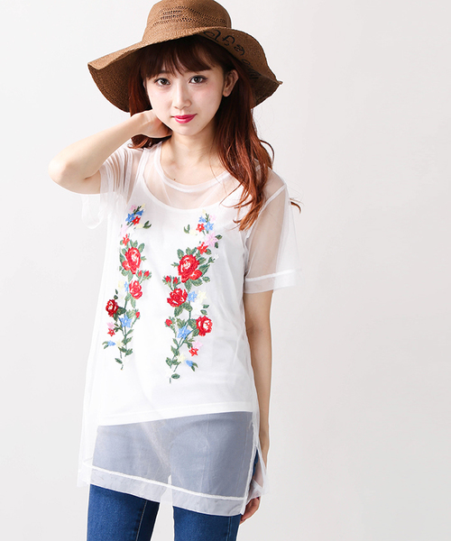 WEGO(ウィゴー)の「WEGO/チュール刺繍レイヤードビッグシルエットTシャツ(Tシャツ/カットソー・レディース・オフホワイト/ブラック・FREE)」の2枚目の写真