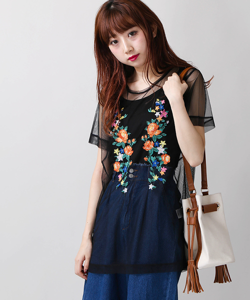 WEGO(ウィゴー)の「WEGO/チュール刺繍レイヤードビッグシルエットTシャツ(Tシャツ/カットソー・レディース・オフホワイト/ブラック・FREE)」の1枚目の写真