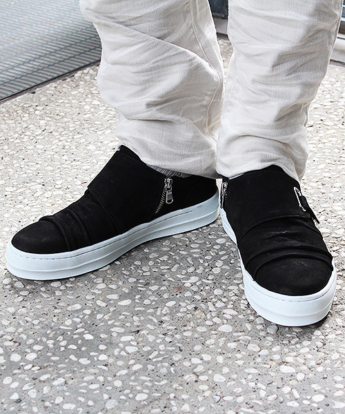 TORNADO MART(トルネードマート)の「TORNADO MART∴ベルテッドドレープスニーカー(スニーカー)」|ブラック