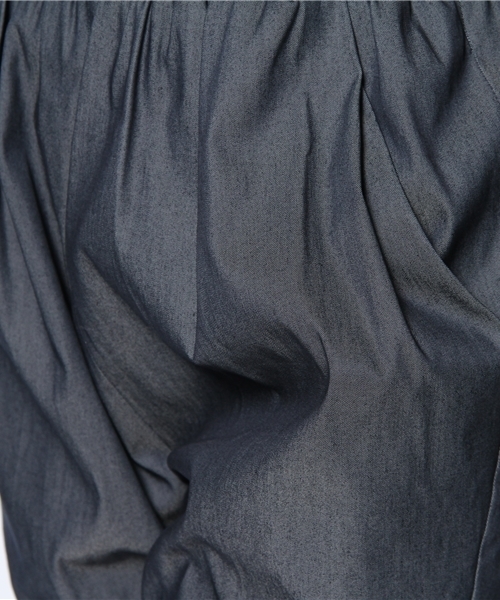 Acienta（アシエンタ）の「ギャザーシャンブレーPT（その他パンツ・レディース・ベージュ/ネイビー・LARGE/MEDIUM）」の9枚目の写真