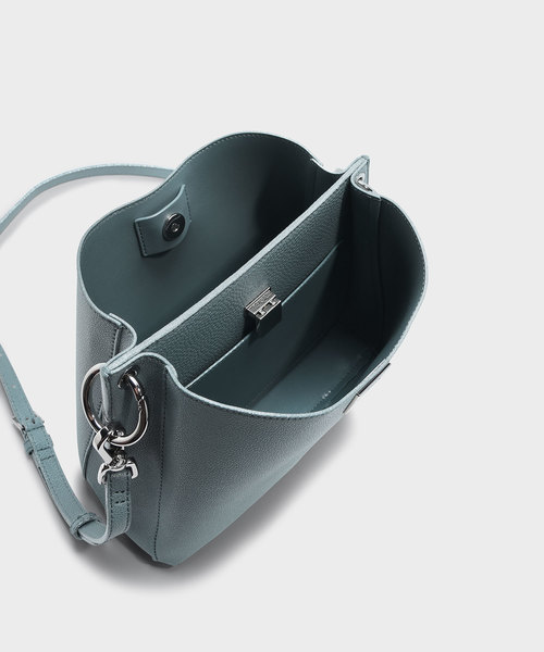 CHARLES & KEITH（チャールズ & キース）の「ウェーブストラップハンドバッグ / WAVY STRAP HANDBAG（ハンドバッグ・レディース・ライトベージュ/ブルー系その他2・L）」の6枚目の写真