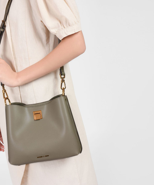 CHARLES & KEITH（チャールズ & キース）の「ウェーブストラップハンドバッグ / WAVY STRAP HANDBAG（ハンドバッグ・レディース・ライトベージュ/ブルー系その他2・L）」の8枚目の写真
