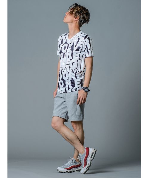 REGIEVO(レジエボ)の「【REGIEVO】REGIEVOロゴ総柄VネックTシャツ(Tシャツ/カットソー・メンズ・ホワイト/ブラック/オレンジ・MEDIUM/LARGE/SMALL/X-LARGE)」の5枚目の写真