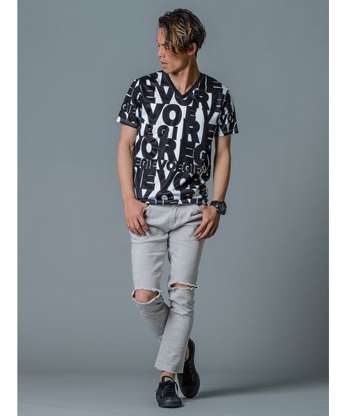 REGIEVO(レジエボ)の「【REGIEVO】REGIEVOロゴ総柄VネックTシャツ(Tシャツ/カットソー・メンズ・ホワイト/ブラック/オレンジ・MEDIUM/LARGE/SMALL/X-LARGE)」の7枚目の写真