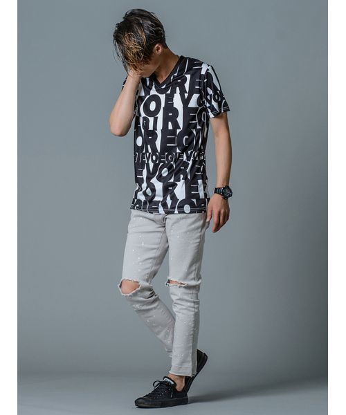 REGIEVO(レジエボ)の「【REGIEVO】REGIEVOロゴ総柄VネックTシャツ(Tシャツ/カットソー・メンズ・ホワイト/ブラック/オレンジ・MEDIUM/LARGE/SMALL/X-LARGE)」の8枚目の写真