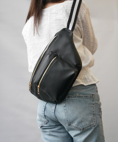 PASSE-DIX（パスディス）の「PASSE-DIX/パスディス　前ポケットFLウエストポーチ（ボディバッグ/ウエストポーチ・レディース・ブラック/シルバー/ブラック系その他・FREE）」の2枚目の写真