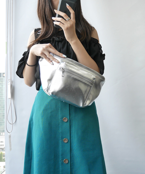 PASSE-DIX（パスディス）の「PASSE-DIX/パスディス　前ポケットFLウエストポーチ（ボディバッグ/ウエストポーチ・レディース・ブラック/シルバー/ブラック系その他・FREE）」の12枚目の写真