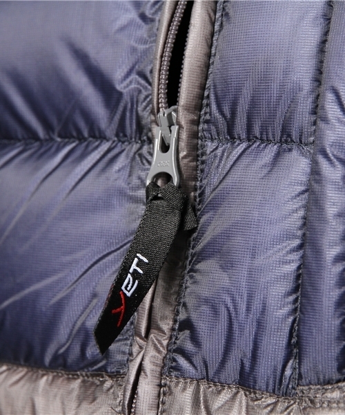 JOURNAL STANDARD（ジャーナルスタンダード）の「【2013 AUTUMN CATALOGUE 掲載アイテム】YETI×JOURNAL STANDARD / イエティ: MIKO / ダウンベスト（ダウンベスト・メンズ・グレー/ネイビー・X-SMALL/SMALL）」の10枚目の写真