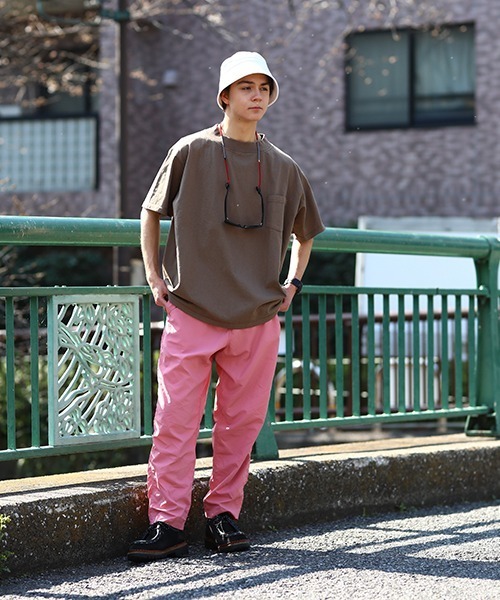 Goodwear(Since1983)(グッドウェア)の「【MADE IN USA】S/S MOCK NECK POCKET TEE BIG / ショートスリーブモックネックポケットTビッグ(Tシャツ/カットソー・メンズ・ホワイト/チャコールグレー/ブラック/ネイビー/ブラウン/レッド/オリーブ/イエロー/グリーン/ブラック系その他/グレー系その他/ナチュラル/ブルー系その他/グレイッシュベージュ/グリーン系その他/コバルトブルー/スモークピンク/ライトグリーン/ブラウン系その他/ライトイエロー/オレンジ系その他2/パープル系その他2/グレー系その他2/ブルー系その他2/グリーン系その他2/カーキ系2/ベージュ系その他/グレー/オレンジ系3/モスグリーン・XX-LARGE)」の8枚目の写真