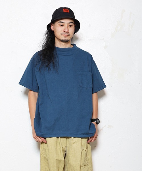 Goodwear(Since1983)(グッドウェア)の「【MADE IN USA】S/S MOCK NECK POCKET TEE BIG / ショートスリーブモックネックポケットTビッグ(Tシャツ/カットソー・メンズ・ホワイト/チャコールグレー/ブラック/ネイビー/ブラウン/レッド/オリーブ/イエロー/グリーン/ブラック系その他/グレー系その他/ナチュラル/ブルー系その他/グレイッシュベージュ/グリーン系その他/コバルトブルー/スモークピンク/ライトグリーン/ブラウン系その他/ライトイエロー/オレンジ系その他2/パープル系その他2/グレー系その他2/ブルー系その他2/グリーン系その他2/カーキ系2/ベージュ系その他/グレー/オレンジ系3/モスグリーン・XX-LARGE)」の22枚目の写真