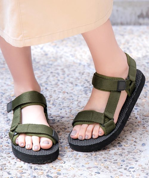 KOBE LETTUCE（コウベレタス）の「ベルクロスポーツサンダル（サンダル・レディース・ブラック/パープル/ホワイト/カーキ/グレー・M/L）」の4枚目の写真