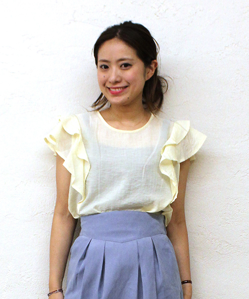 mystic(ミスティック)の「肩フリルパフスリーブプルオーバー(シャツ/ブラウス・レディース・グリーン/ブラック/ベージュ/オフホワイト/ピンク・フリ-)」の1枚目の写真