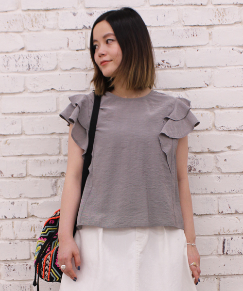 mystic(ミスティック)の「肩フリルパフスリーブプルオーバー(シャツ/ブラウス・レディース・グリーン/ブラック/ベージュ/オフホワイト/ピンク・フリ-)」の3枚目の写真