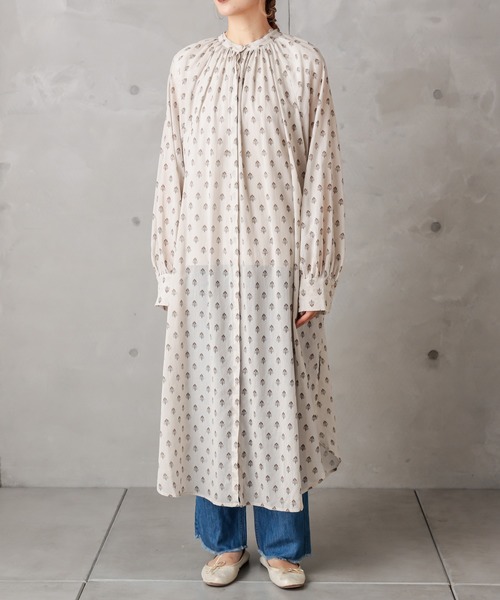 PUAL CE CIN（ピュアルセシン）の「小花ギャザーワンピース（ワンピース・レディース・チャコールグレー/グレー/ライトベージュ・FREE）」の10枚目の写真