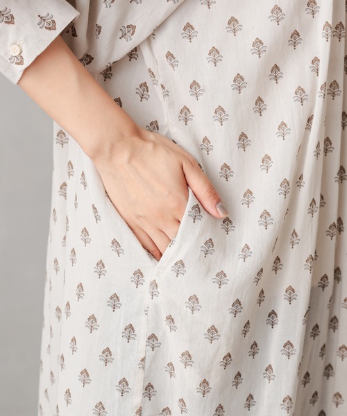 PUAL CE CIN（ピュアルセシン）の「小花ギャザーワンピース（ワンピース・レディース・チャコールグレー/グレー/ライトベージュ・FREE）」の5枚目の写真