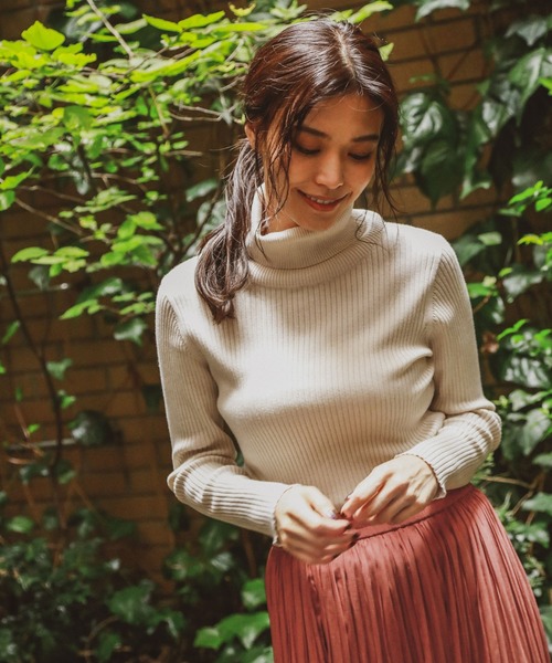 BAYFLOW（ベイフロー）の「シルクMIXリブタートル（ニット/セーター・レディース・ブラック/パープル/ブラウン/オフホワイト・SMALL/MEDIUM）」の2枚目の写真