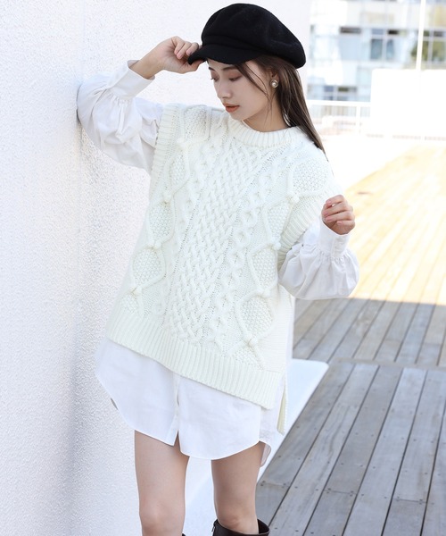 one after another NICE CLAUP（ワンアフターアナザーナイスクラップ）の「ケーブルニットベスト（ベスト・レディース・グレー/ブラック/アイボリー・FREE）」の8枚目の写真