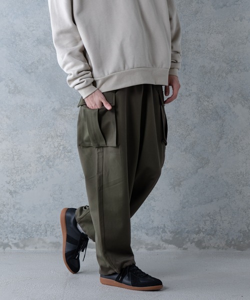 UNIIT(ユニット)の「【UNIIT】T/Rツイルワイドカーゴパンツ ワイドシルエット ポケット付き 無地 ウエスト紐仕様(カーゴパンツ・メンズ・ベージュ/ブラック/カーキ・LARGE/MEDIUM)」の1枚目の写真