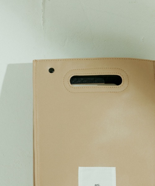 Daily russet（デイリー ラシット）の「【ani.】ワンハンドショルダーバッグ（ショルダーバッグ・レディース・ブラック/ベージュ・FREE）」の11枚目の写真