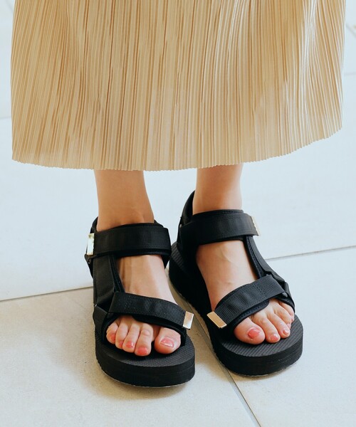 pink adobe(ピンクアドベ)の「◆【おでかけ相棒サンダル】スポーツサンダル(サンダル・レディース・ブラック/グレー/キャメル/ブラウン系・35/45/25)」の1枚目の写真