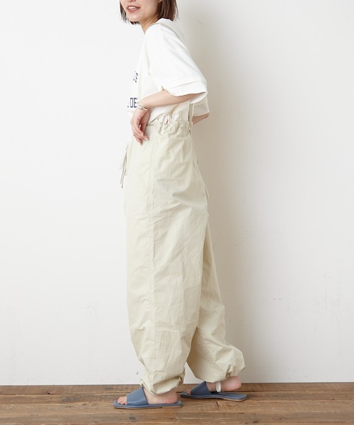 CIAOPANIC TYPY(チャオパニックティピー)の「綿ナイロンパラシュートパンツ(サロペット/オーバーオール・レディース・ブラック/カーキ/アイボリー・SMALL/MEDIUM)」の2枚目の写真