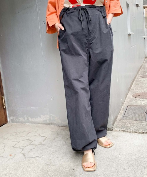 CIAOPANIC TYPY(チャオパニックティピー)の「綿ナイロンパラシュートパンツ(サロペット/オーバーオール・レディース・ブラック/カーキ/アイボリー・SMALL/MEDIUM)」の21枚目の写真