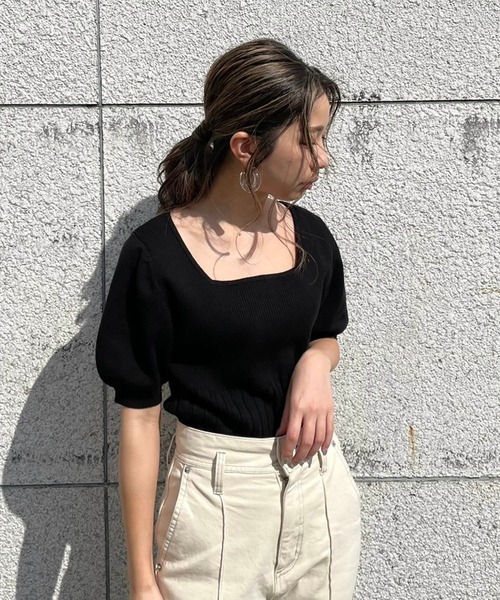 FREE'S MART(フリーズマート)の「スクエアネックボリュームスリーブ半袖ニット(ニット/セーター・レディース・ブラック/ピンク/ホワイト/グリーン・FREE)」の7枚目の写真