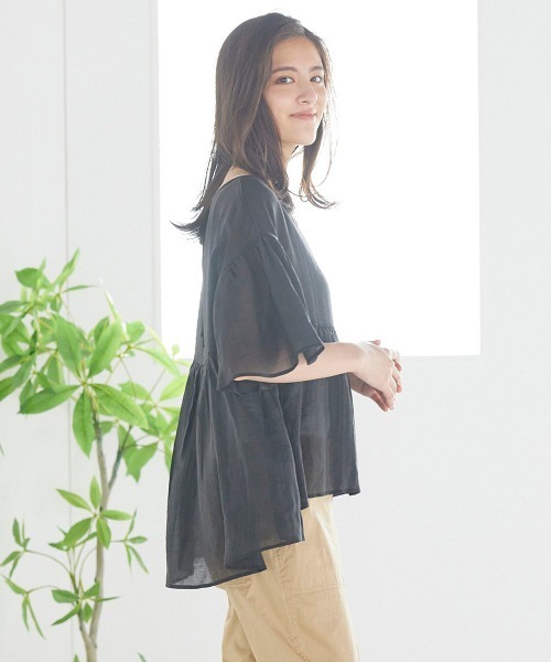 LIPSTAR(リップスター)の「【WEB別注カラーあり】ラウンドヘムシアーティアードブラウス(シャツ/ブラウス・レディース・ブラック/パープル/オフホワイト/カーキ/ピンク・M)」の15枚目の写真