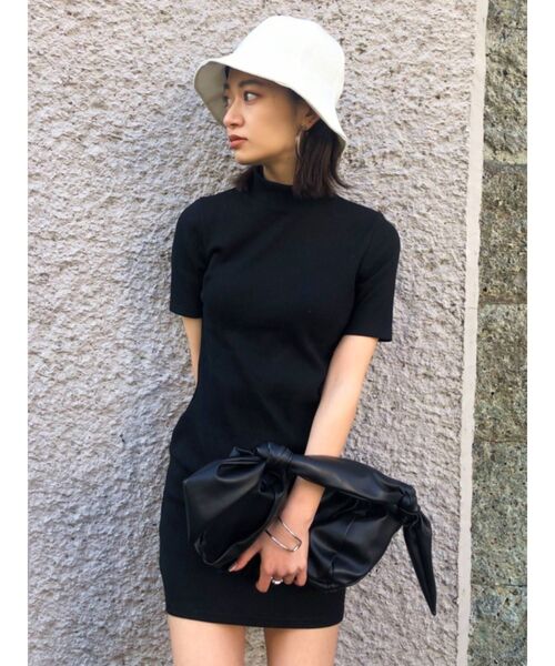 EMODA(エモダ)の「ハイネックカットミニワンピース(ワンピース・レディース・ブラック/レッド/ブルー/グリーン・FREE)」の6枚目の写真