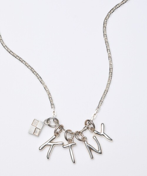 NAUTICA(ノーティカ)の「NAUTICA/ノーティカ Silver Necklace Top“A”(Alphabet Letter by NAIJEL GRAPH)/シルバーネックレストップA ナイジェルグラフ(チャーム・メンズ・シルバー・フリ-)」の4枚目の写真