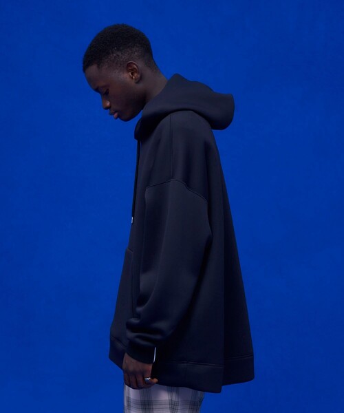 UNITED TOKYO（ユナイテッドトウキョウ）の「エアロダンボール　フ-ディー（パーカー・メンズ・ブラック/グレー/ブルー・FREE）」の21枚目の写真