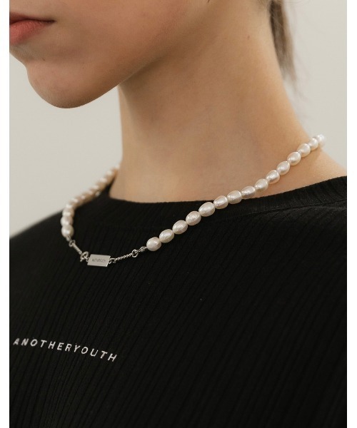ANOTHERYOUTH(アナザーユース)の「【ANOTHERYOUTH/アナザーユース】logo pearl necklace/パールンネックレス ロゴネックレス(ネックレス・メンズ・シルバー・ONE SIZE)」の7枚目の写真