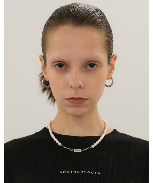 ANOTHERYOUTH(アナザーユース)の「【ANOTHERYOUTH/アナザーユース】logo pearl necklace/パールンネックレス ロゴネックレス(ネックレス・メンズ・シルバー・ONE SIZE)」の5枚目の写真