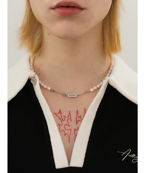 ANOTHERYOUTH(アナザーユース)の「【ANOTHERYOUTH/アナザーユース】logo pearl necklace/パールンネックレス ロゴネックレス(ネックレス・メンズ・シルバー・ONE SIZE)」の4枚目の写真
