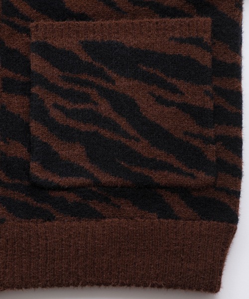 X-girl（エックスガール）の「ZEBRA PATTERN OVERSIZED KNIT CARDIGAN（カーディガン/ボレロ・レディース・ホワイト/ブラウン・ONE SIZE）」の9枚目の写真