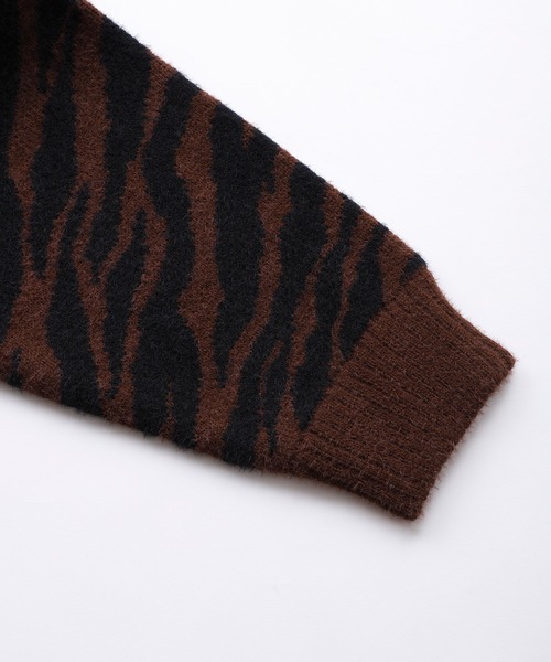 X-girl（エックスガール）の「ZEBRA PATTERN OVERSIZED KNIT CARDIGAN（カーディガン/ボレロ・レディース・ホワイト/ブラウン・ONE SIZE）」の11枚目の写真