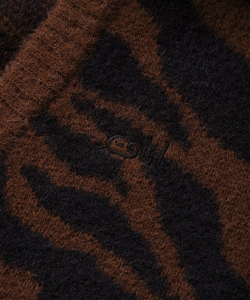 X-girl（エックスガール）の「ZEBRA PATTERN OVERSIZED KNIT CARDIGAN（カーディガン/ボレロ・レディース・ホワイト/ブラウン・ONE SIZE）」の13枚目の写真