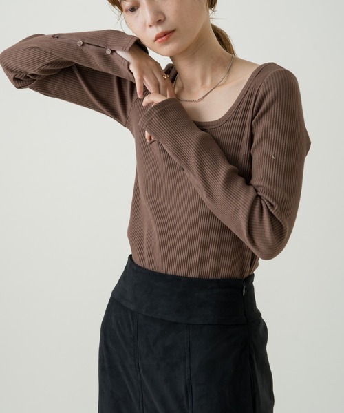 Kastane（カスタネ）の「袖ボタンテレコリブTee（Tシャツ/カットソー・レディース・ブラック/ブラウン/グリーン/アイボリー・FREE）」の7枚目の写真