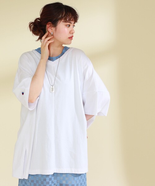 Champion（チャンピオン）の「Champion × Ray BEAMS / 別注 ビッグ Tシャツ（Tシャツ/カットソー・レディース・ホワイト/ブラック/ボルドー・MEDIUM）」の4枚目の写真